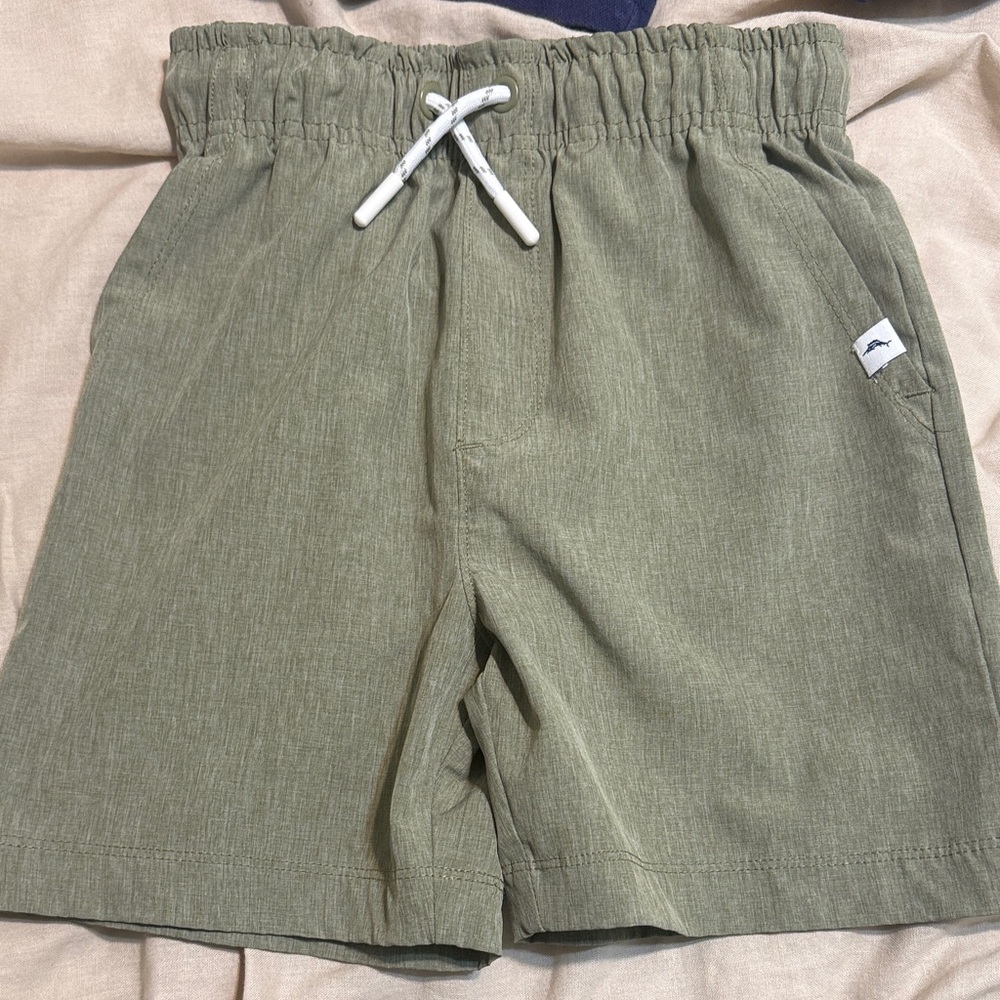 Boys Tommy Bahama olive Green Shorts. Stretch waist size 5/6